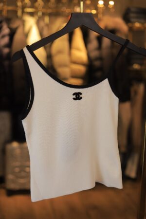 Chanel top
