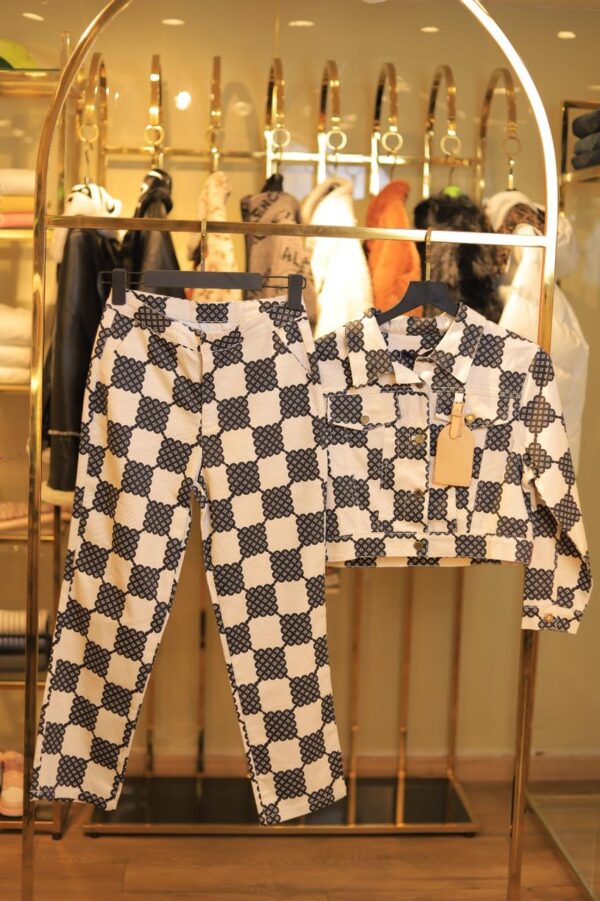 Lv suit v01 - Image 2